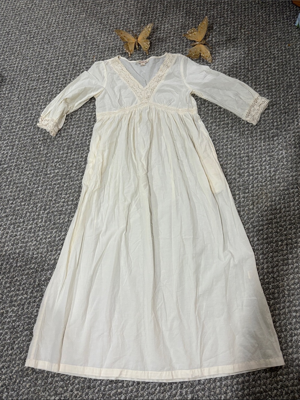 April Cornell "Dream Nighty" in Ecru.